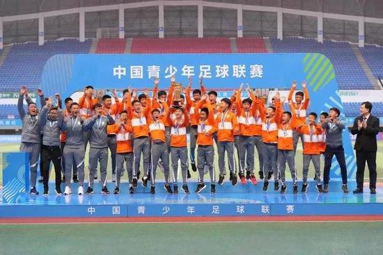 很多观众看到演员表才惊呼：座山雕竟然是梁家辉！