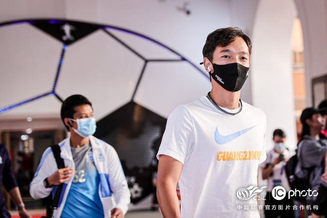 海报以水墨风格呈现，海报中各个角色形态各异，或腾空跃起、或侧身斜踢、或站或蹲，辅以极具视觉冲击力的黑红撞色，令 水 2008-11-03 水 动画电影《杨戬》曝新海报 水墨画场景展现中国风 2021-02-01 2月1日，由《大圣归来》制作人胡明一担任总制片人、殷玉麒担任总导演的动画电影《杨戬》发布电影全新海报及场景剧照，片中场景均依据古代山水县志描述真实还原，力争全方位打造一场视觉和听觉的双重狂欢盛宴。