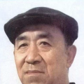 该片段描述了萨缪尔·杰克逊和瑞安·雷诺兹这两位演员所扮演的角色的第一次见面的场景。