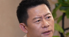 程乐乐（谢盈萱 饰）是一位脱口秀演员兼职便利商店店员，过着日复一日工作的平凡生活，她也有她的人生愿望，却没想到人生考验接连而来。